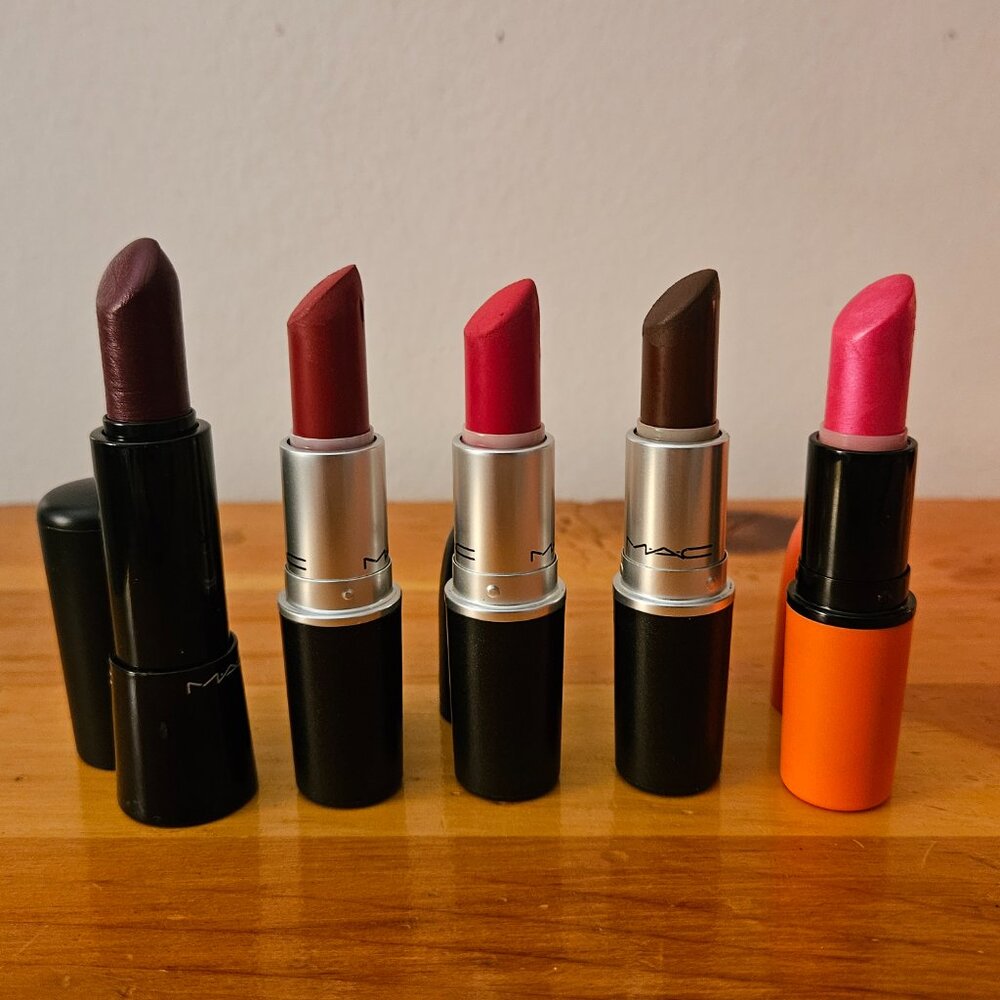 MAC Lipstick Bundle - Picture 3 of 3